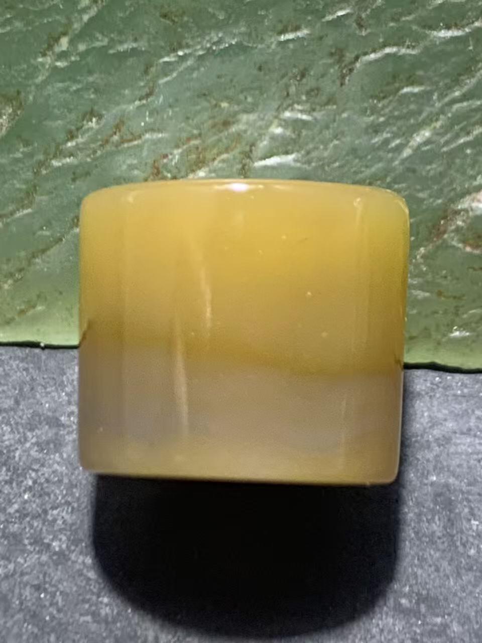 蒙料冻料飘鸡油黄战国红玛瑙通货晶洞桶珠一个，