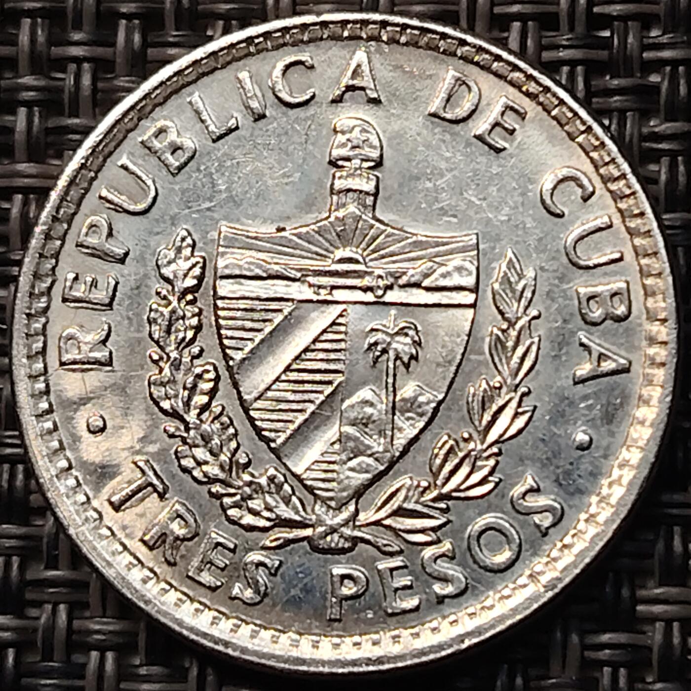 布加迪🐬～世界钱币(上海)🌾第 263 期 /  各国套币和散币 古巴🇨🇺 2002年 3比索纪念币 切.格瓦拉头像 镍包钢