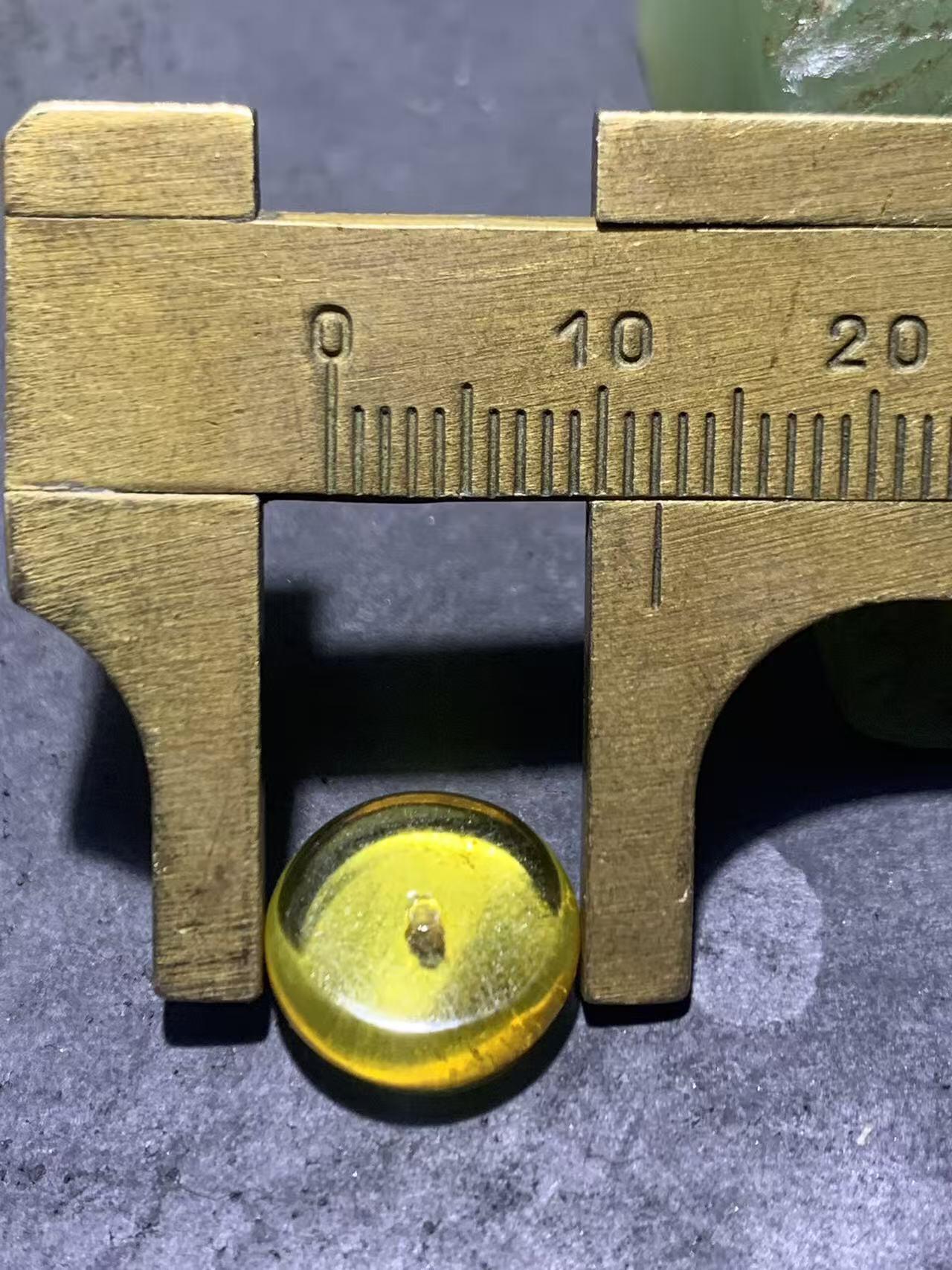 精美天然乌克兰蜜蜡随形小平安扣一个，