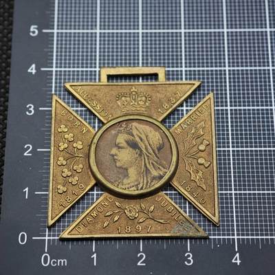 【淘币小摊】限时拍第八百二十三拍  纪念章场  满百包邮可预留两周  周一统一发货  -  英国1897年维多利亚女王登基60周年纪念章