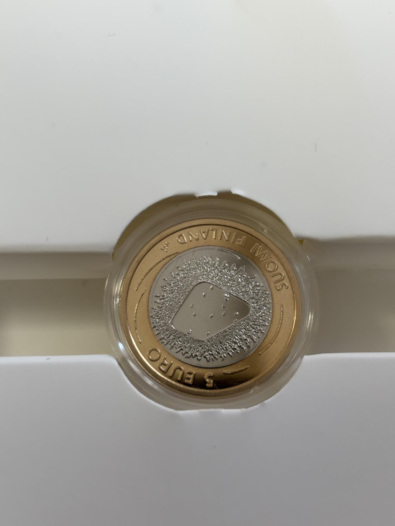 第184期拍卖 芬兰2022年曲棍球5欧双色精制纪念币