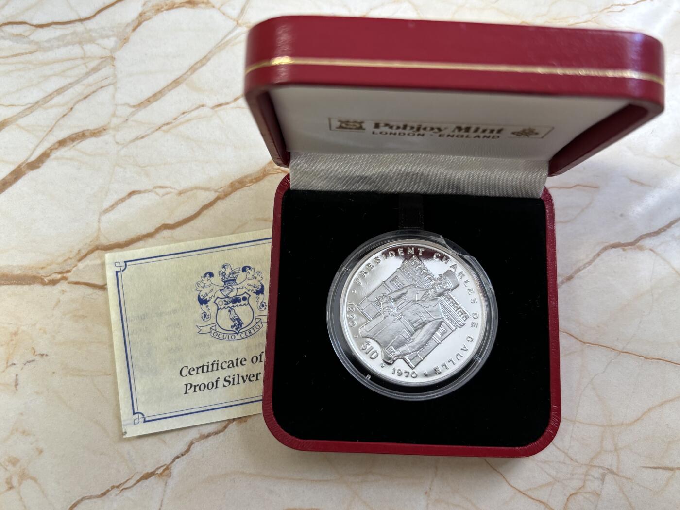 第184期拍卖 利比里亚1995年二战英雄戴高乐1盎司精制纪念银币，999银银价431，塑料盒有破，有氧化