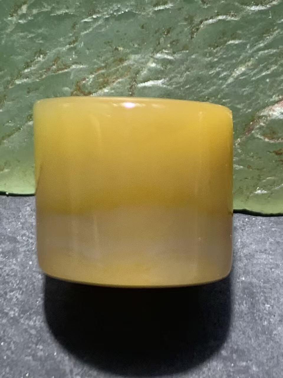 蒙料冻料飘鸡油黄战国红玛瑙通货晶洞桶珠一个，