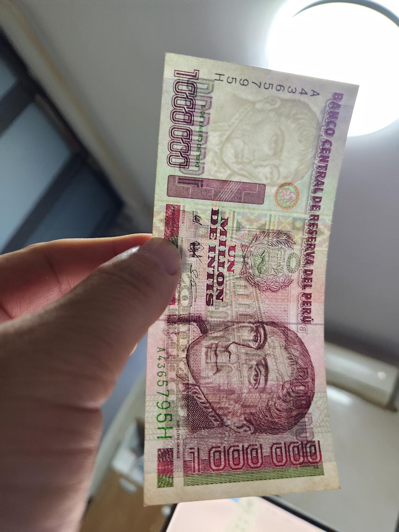 12月6号晚上8点 外国纸币自动截拍第70场 秘鲁1000000(100万)印蒂 1990年 近新