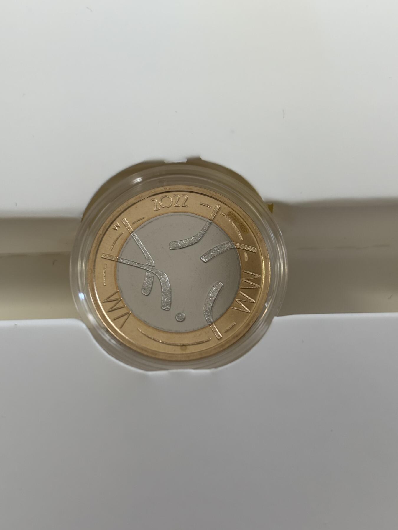 第184期拍卖 芬兰2022年曲棍球5欧双色精制纪念币