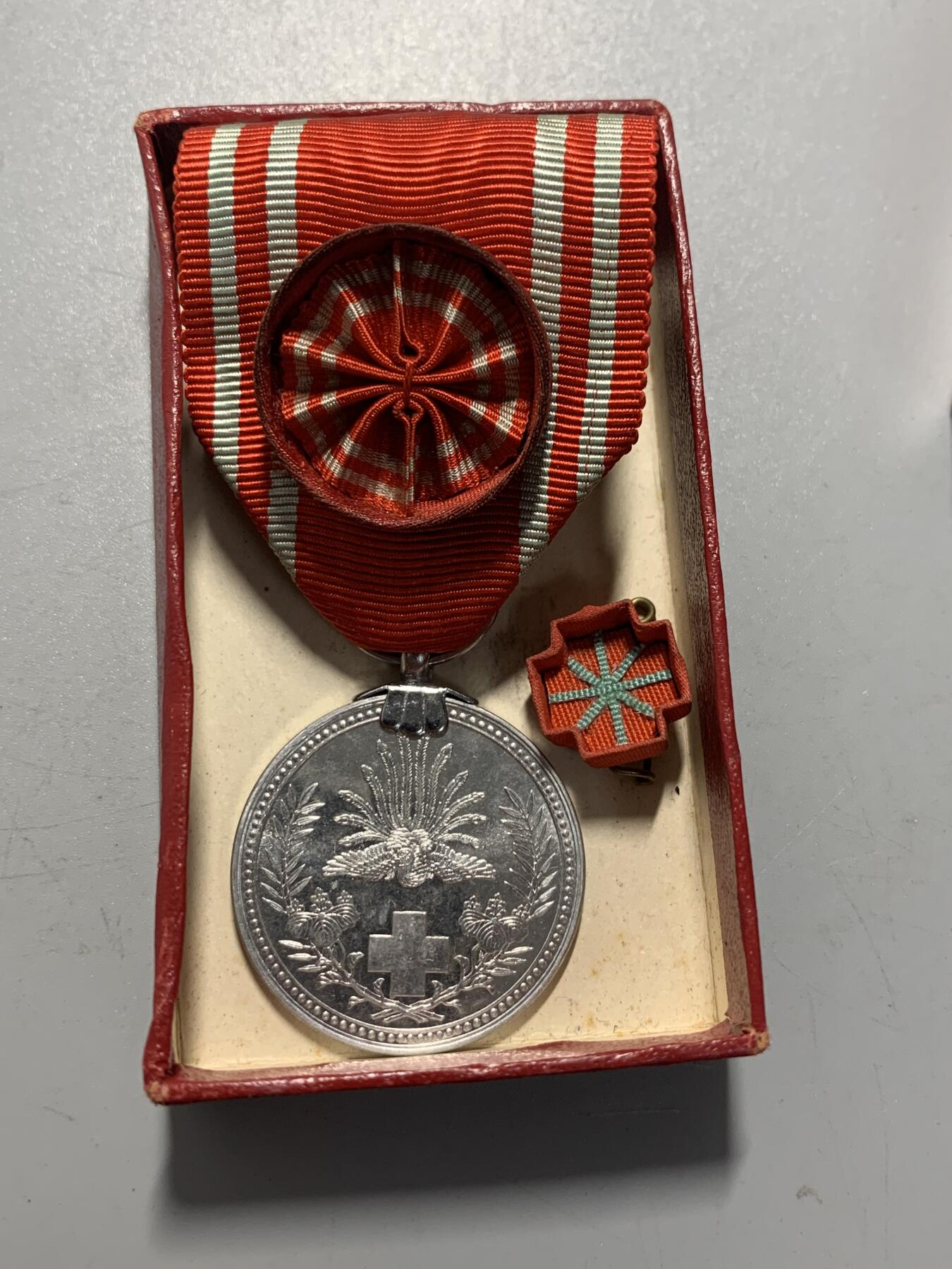 远东徽章小铺12月7日周日晚上9点结束 赤十字特别社员男章