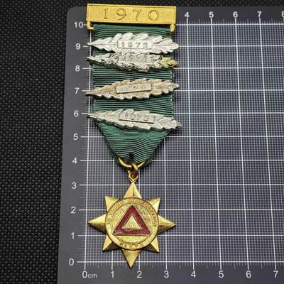 【淘币小摊】限时拍第八百二十三拍  纪念章场  满百包邮可预留两周  周一统一发货  -   1973年安全驾驶竞赛奖章