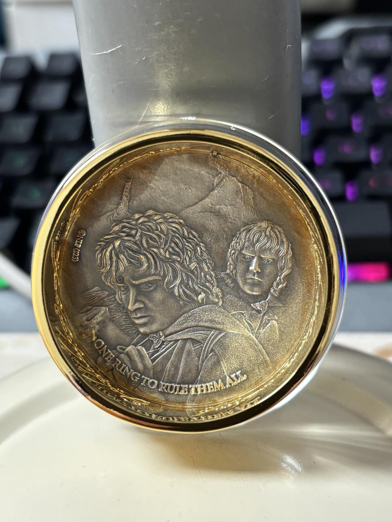 第185期拍卖  萨摩亚2023年指环王至尊魔戒3盎司仿古纪念银币。999银，发行量1499枚，有氧化