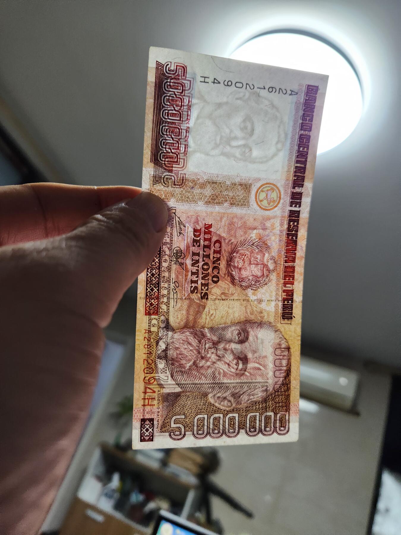 12月6号晚上8点 外国纸币自动截拍第70场 秘鲁5000000(500万)印蒂 1990年 近新