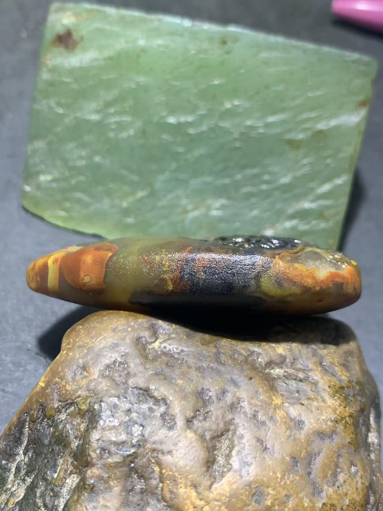 精美亚光冻料战国红玛瑙手工俏色巧雕龙戏珠吊坠（把件）一个！