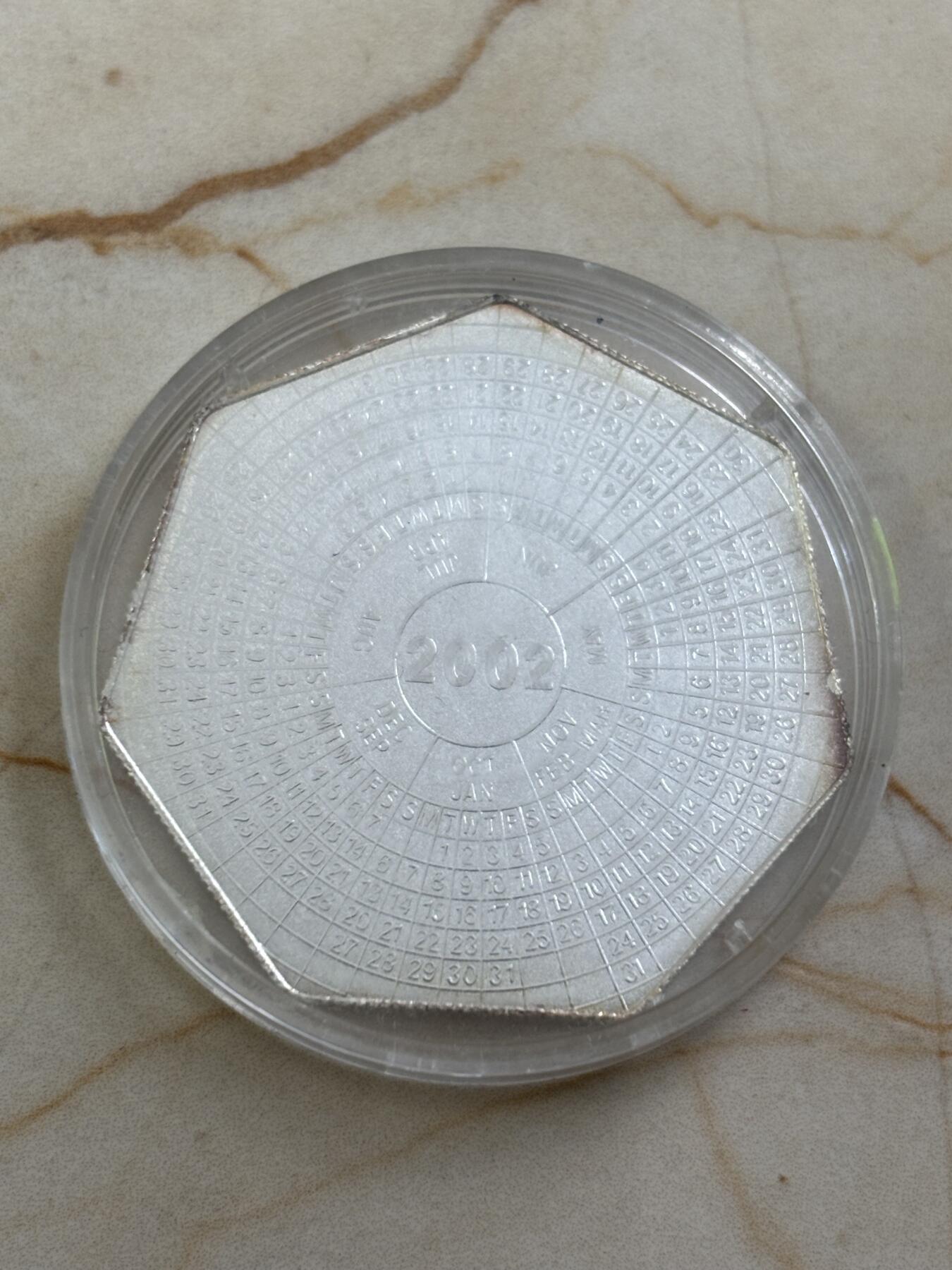 第184期拍卖 赞比亚2001年千禧年系列日历七边形磨砂纪念银币，999银，23克