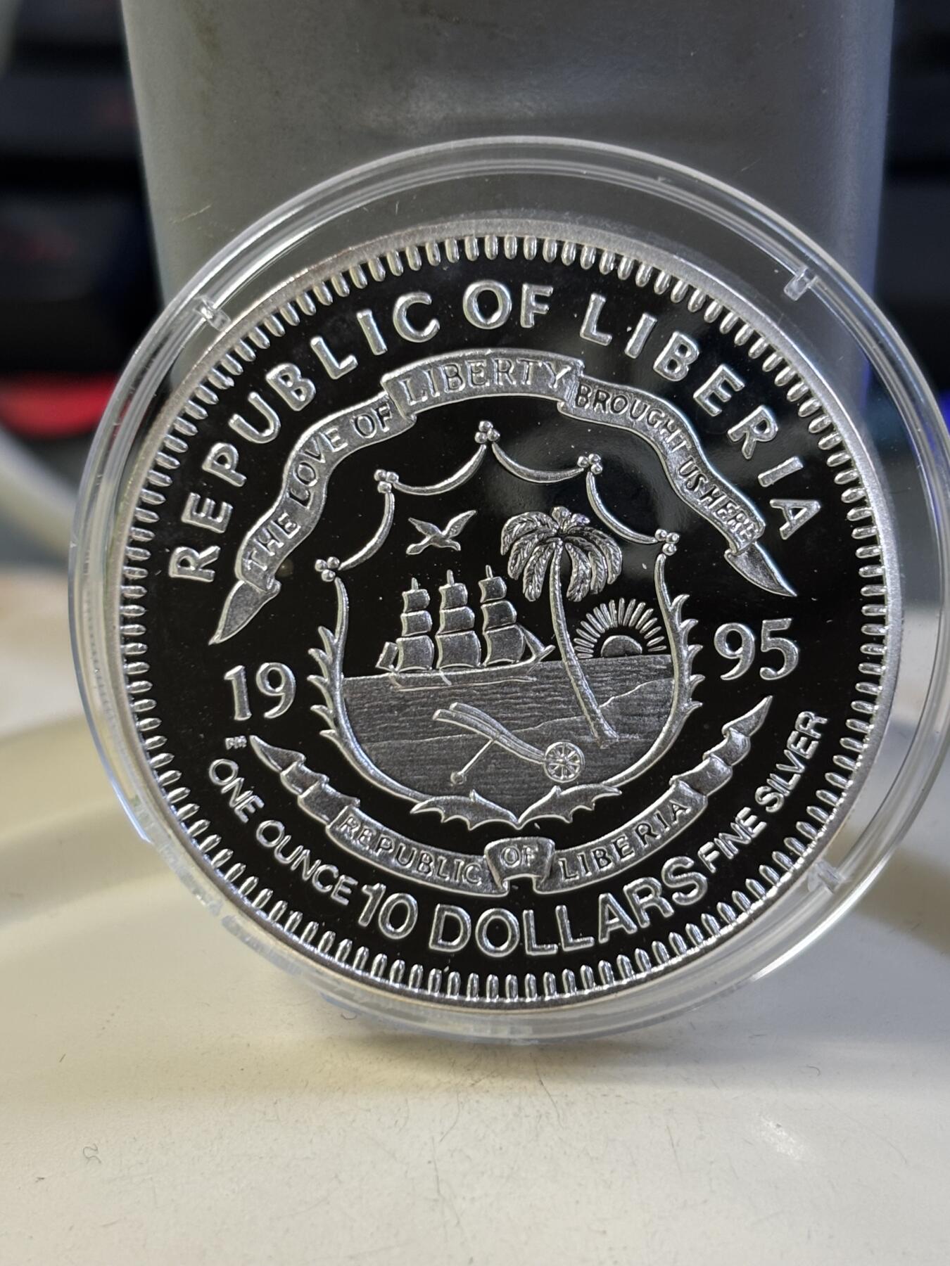 第184期拍卖 利比里亚1995年二战英雄戴高乐1盎司精制纪念银币，999银银价431，塑料盒有破，有氧化