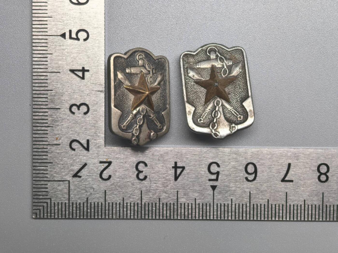 小驴勋章奖章收藏12月06日周六晚六点拍卖（珍爱和平，收藏战争，铭记历史，勿忘国耻，忠党爱国。有偿代拍，送拍规则在简介最后，参拍须阅读规则后再参拍，关系到运费包装发货时效真假辨别等关键信息，拍卖时不再发原图，看大图店主微信码在拍卖店铺介绍里） 在乡会会员章一对