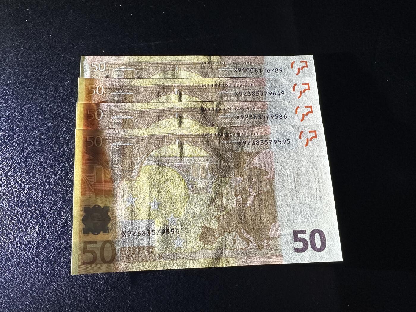 《外钞收藏家》第五百九十一期（畅拍场）（本平台长期征集拍品、欢迎藏友们联系合作） 三签50欧元 德国版 四张一起 全新 边上不明显轻微荧光瑕疵