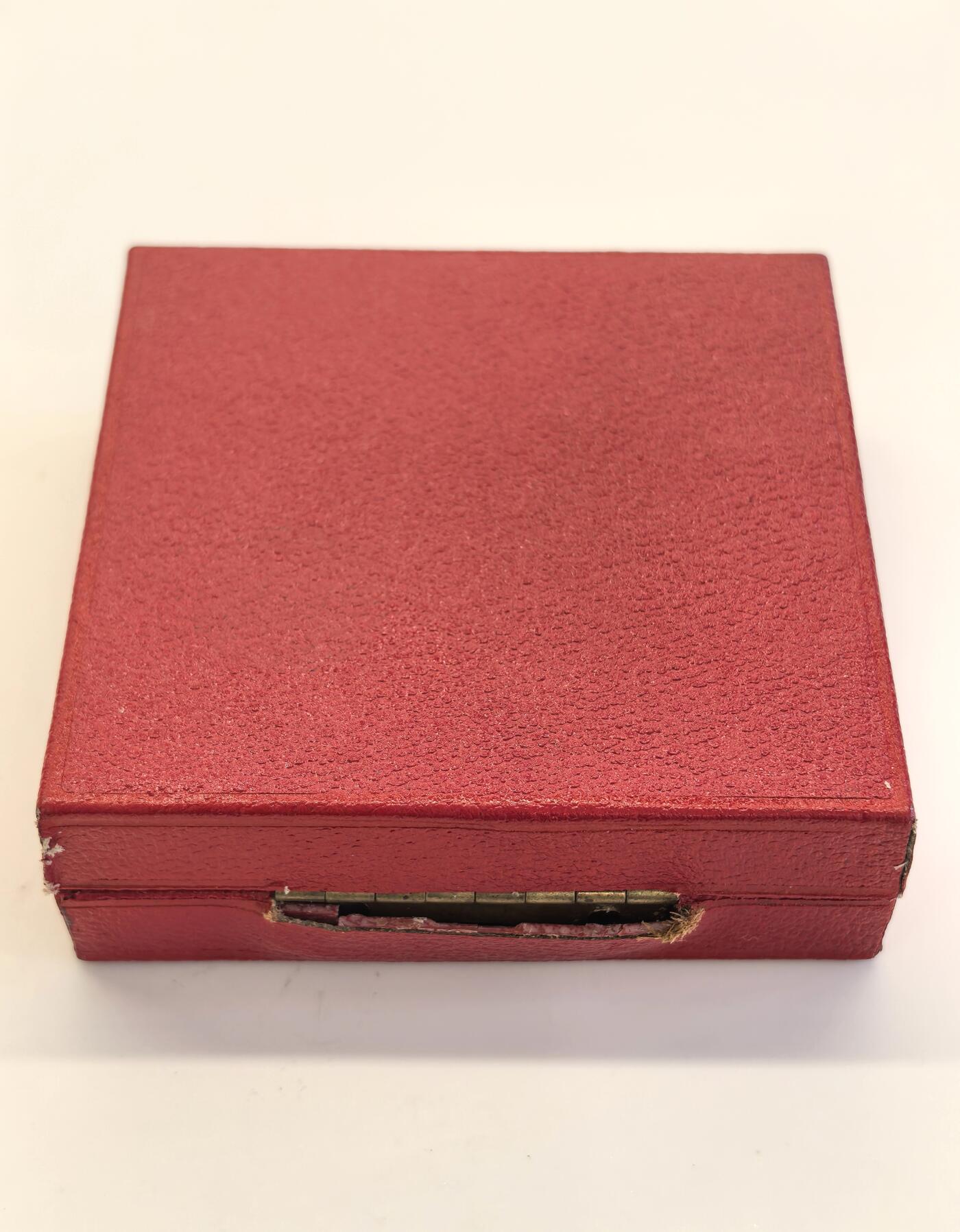 博洋堂世界钱币拍卖第150期（全场包邮） NGC PF69UC 原盒原证书 1987年香港兔年精制生肖金币 数量远少于普制 15.98克 917 金价持续强劲 黄金的抗风险能力还在不断验证 盒子连接处有脱落