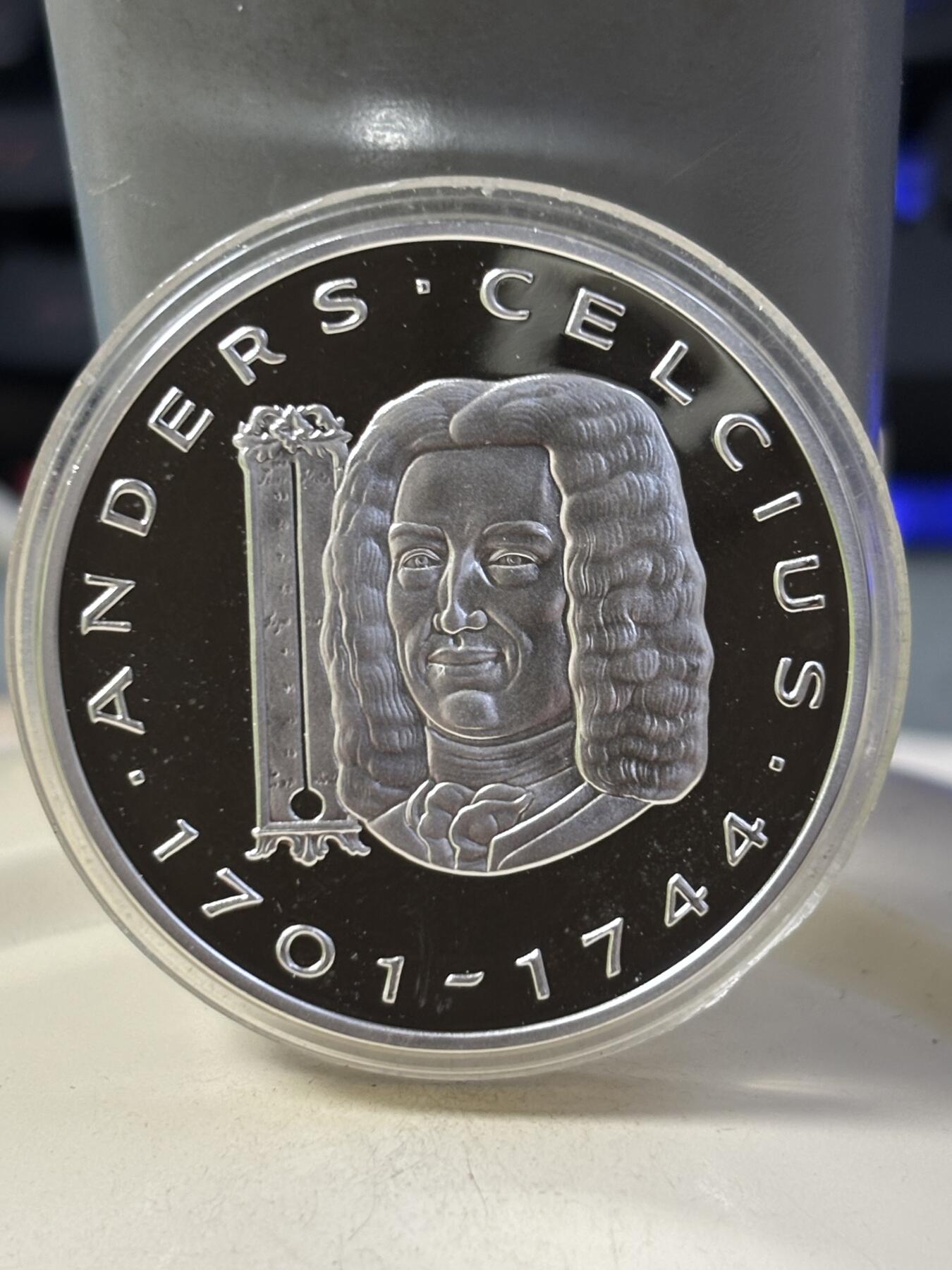 第184期拍卖 瑞典1997年人物20埃居纪念大银币，925银，27克银价346，有点小瑕疵