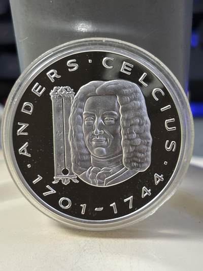 第184期拍卖 - 瑞典1997年人物20埃居纪念大银币，925银，27克银价346，有点小瑕疵