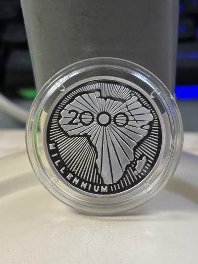 第184期拍卖 - 乍得2000年千禧年系列非洲地图精制纪念银币，999银，12克