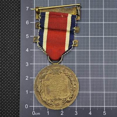 【淘币小摊】限时拍第八百二十三拍  纪念章场  满百包邮可预留两周  周一统一发货  - 英国乔治五世出勤优异奖章