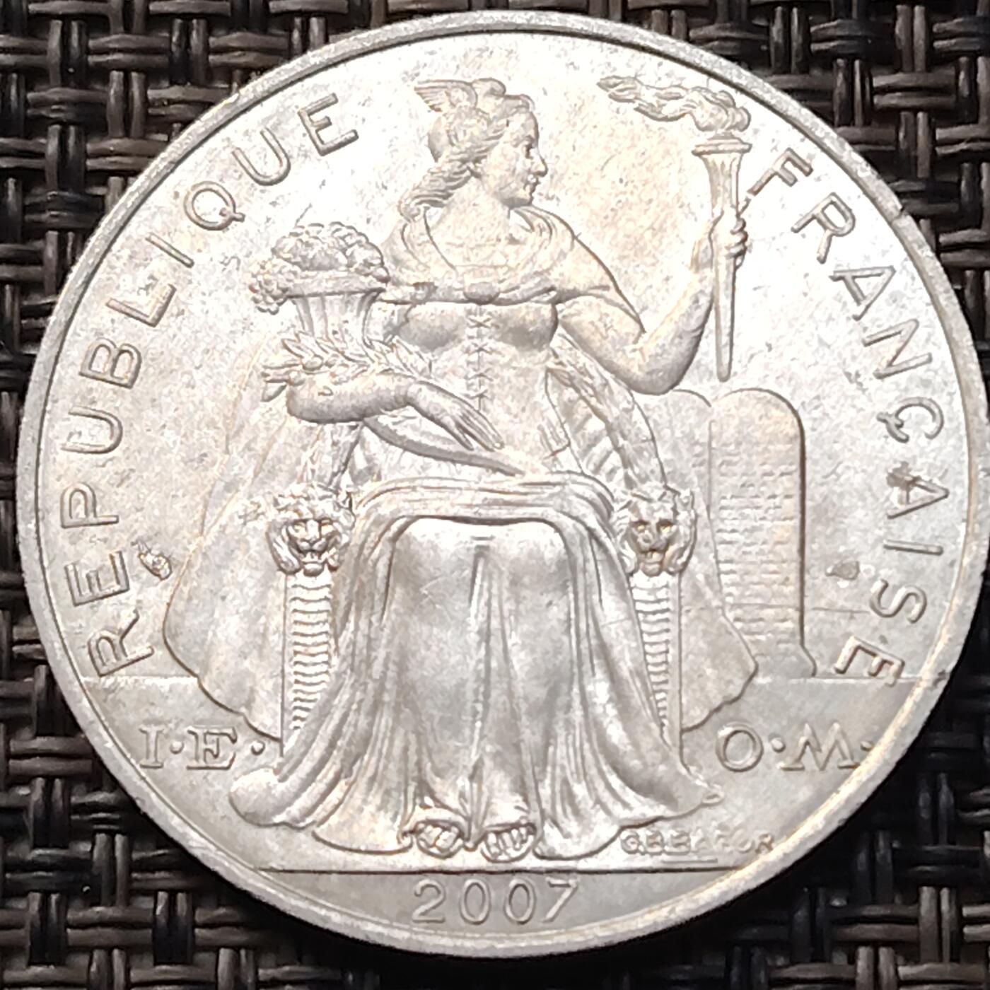 布加迪🐬～世界钱币(上海)🌾第 263 期 /  各国套币和散币 波利尼西亚 2007年 5法郎铝币