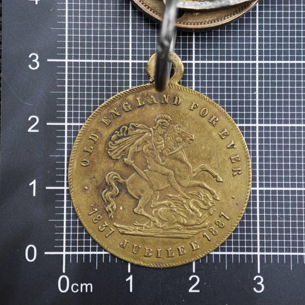 【淘币小摊】限时拍第八百二十三拍  纪念章场  满百包邮可预留两周  周一统一发货   英国1887年维多利亚女王登基50周年纪念章