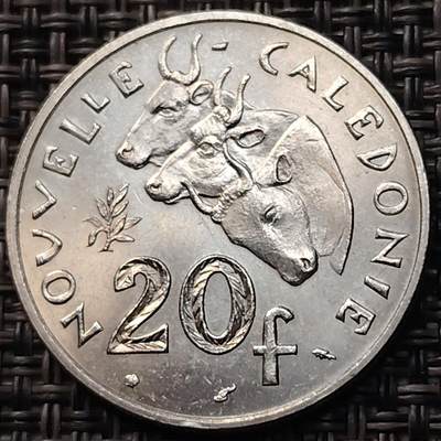 布加迪🐬～世界钱币(上海)🌾第 263 期 /  各国套币和散币 - 新克里多尼亚 1977年 20法郎镍币 好品相