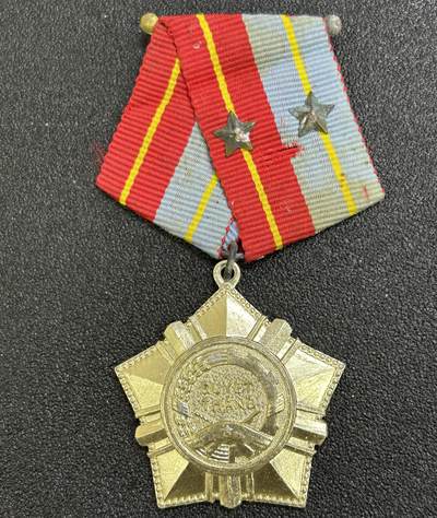 西秦中古拍卖第六十九期 - 越南南方民族放放阵线二级决胜勋章 少见 