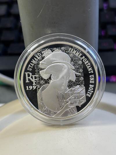 第184期拍卖 - 法国1997年卢浮宫馆藏系列2组日本艺伎纪念银币带证书，900银，22.2克银价277