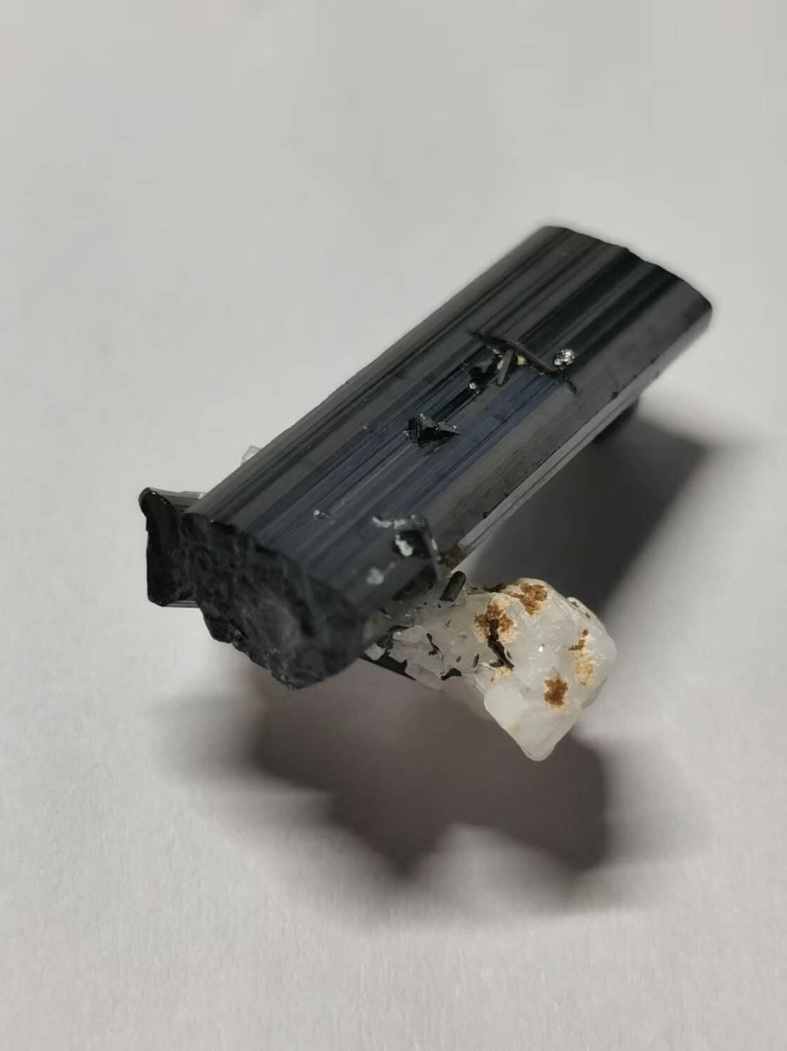 七河·世界钱币杂件水晶矿标小拍（总第30期） 藏家出品X653 巴基斯坦黑碧玺矿物标本 盒子矿 本件拍品由合作藏家邮寄，库存编号168-9.