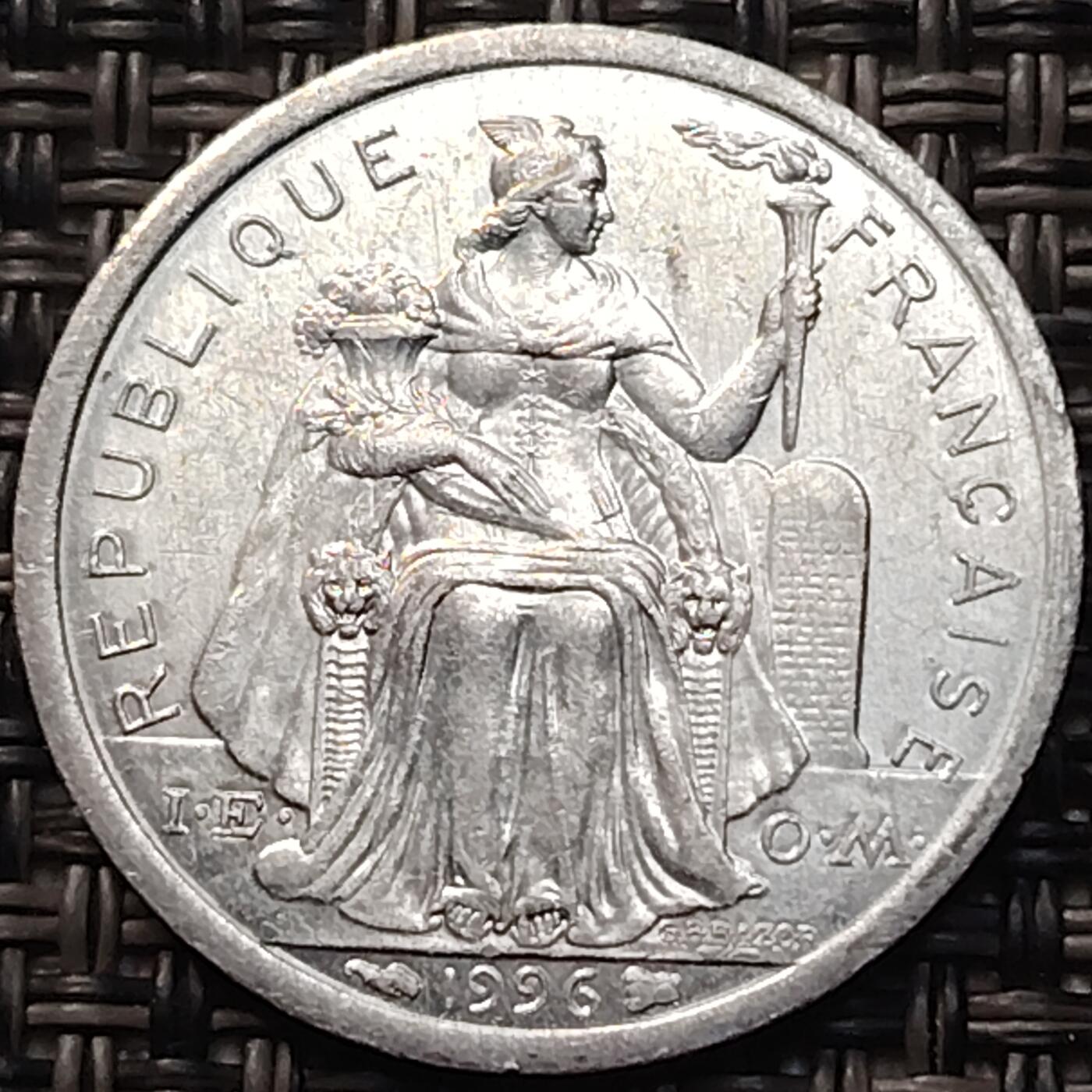 布加迪🐬～世界钱币(上海)🌾第 263 期 /  各国套币和散币 新克里多尼亚 1996年 1法郎铝币