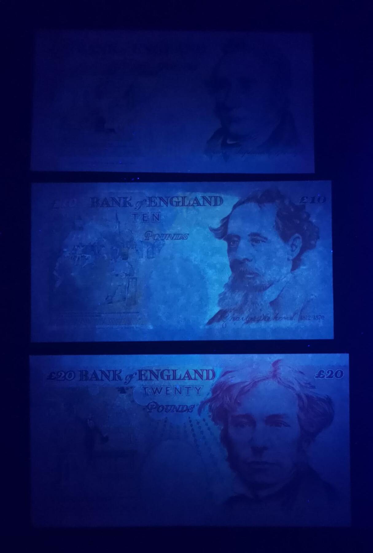 《艾美收藏》第223期-12.7周日外币畅拍 (3张纪念冠全同)英国E序列初版少见BE98纪念冠全同百位302号UNC 部分面值极轻微荧光 Kentfield签名 带认证证书