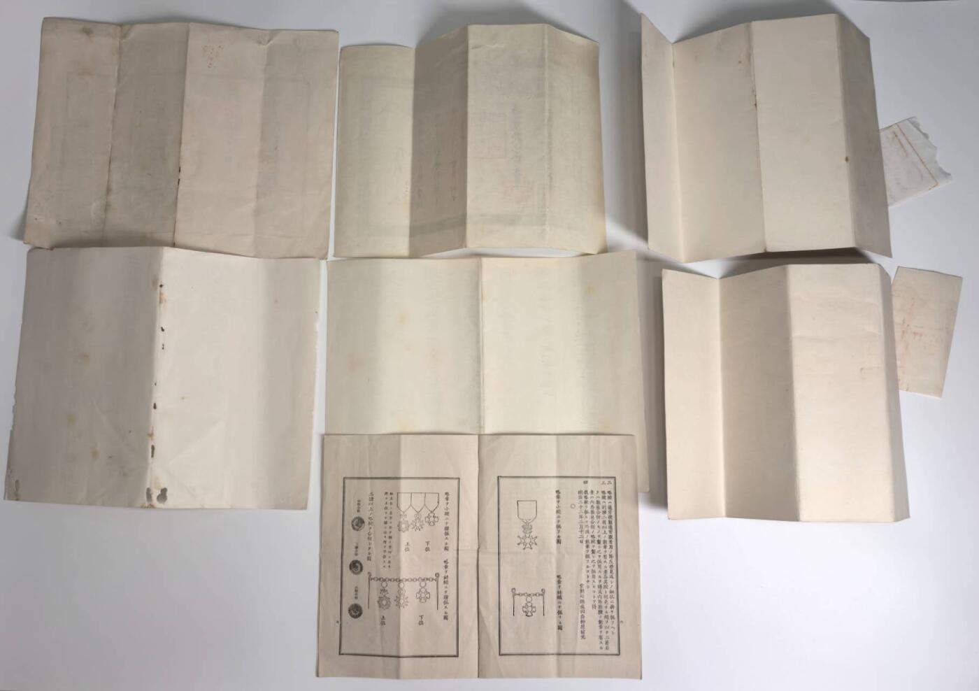 小驴勋章奖章收藏12月06日周六晚六点拍卖（珍爱和平，收藏战争，铭记历史，勿忘国耻，忠党爱国。有偿代拍，送拍规则在简介最后，参拍须阅读规则后再参拍，关系到运费包装发货时效真假辨别等关键信息，拍卖时不再发原图，看大图店主微信码在拍卖店铺介绍里） 辎重兵少尉领票、妇人会证书一套