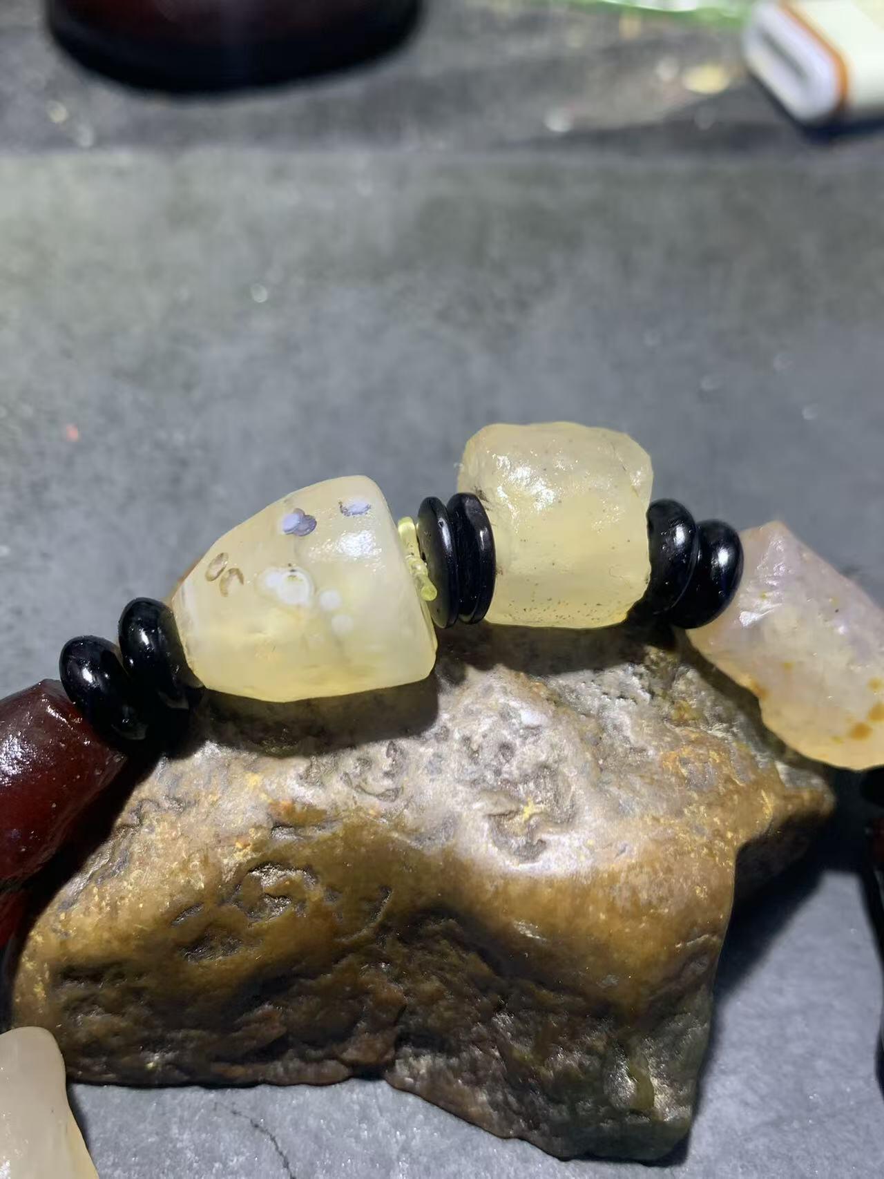 精美戈壁天然管状玛瑙原石手串一条，