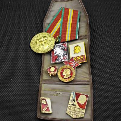 【淘币小摊】限时拍第八百二十三拍  纪念章场  满百包邮可预留两周  周一统一发货  -  苏联纪念徽章