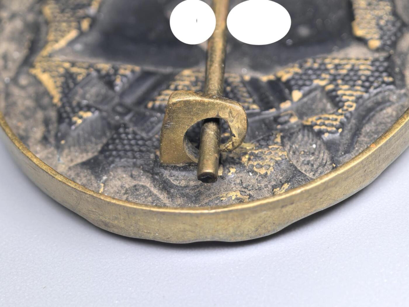 小驴勋章奖章收藏12月06日周六晚六点拍卖（珍爱和平，收藏战争，铭记历史，勿忘国耻，忠党爱国。有偿代拍，送拍规则在简介最后，参拍须阅读规则后再参拍，关系到运费包装发货时效真假辨别等关键信息，拍卖时不再发原图，看大图店主微信码在拍卖店铺介绍里） WW2黑色战伤奖章，纯铜黑漆