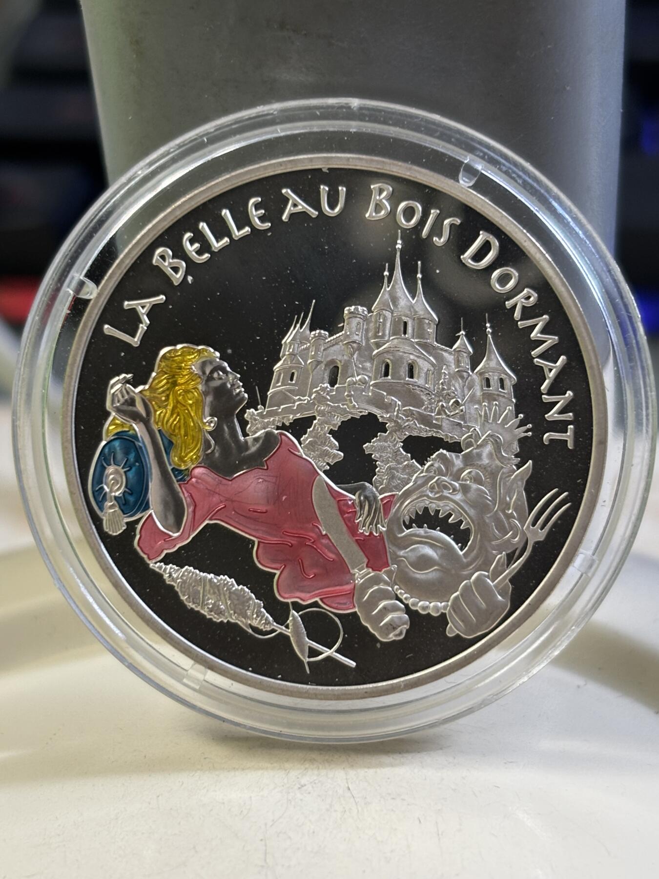 第184期拍卖 法国2003年童话系列匹诺曹彩色纪念银币2，900银，22.2克银价277