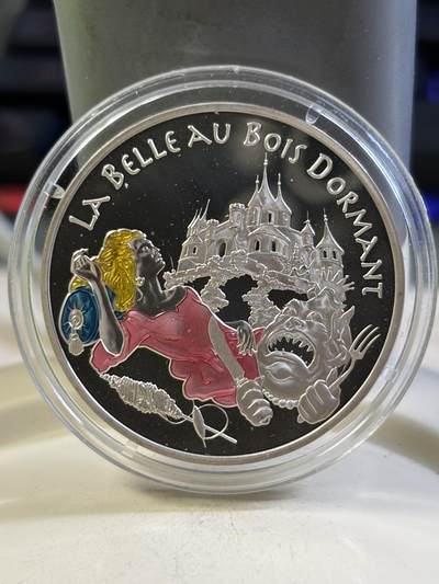 第184期拍卖 - 法国2003年童话系列匹诺曹彩色纪念银币2，900银，22.2克银价277