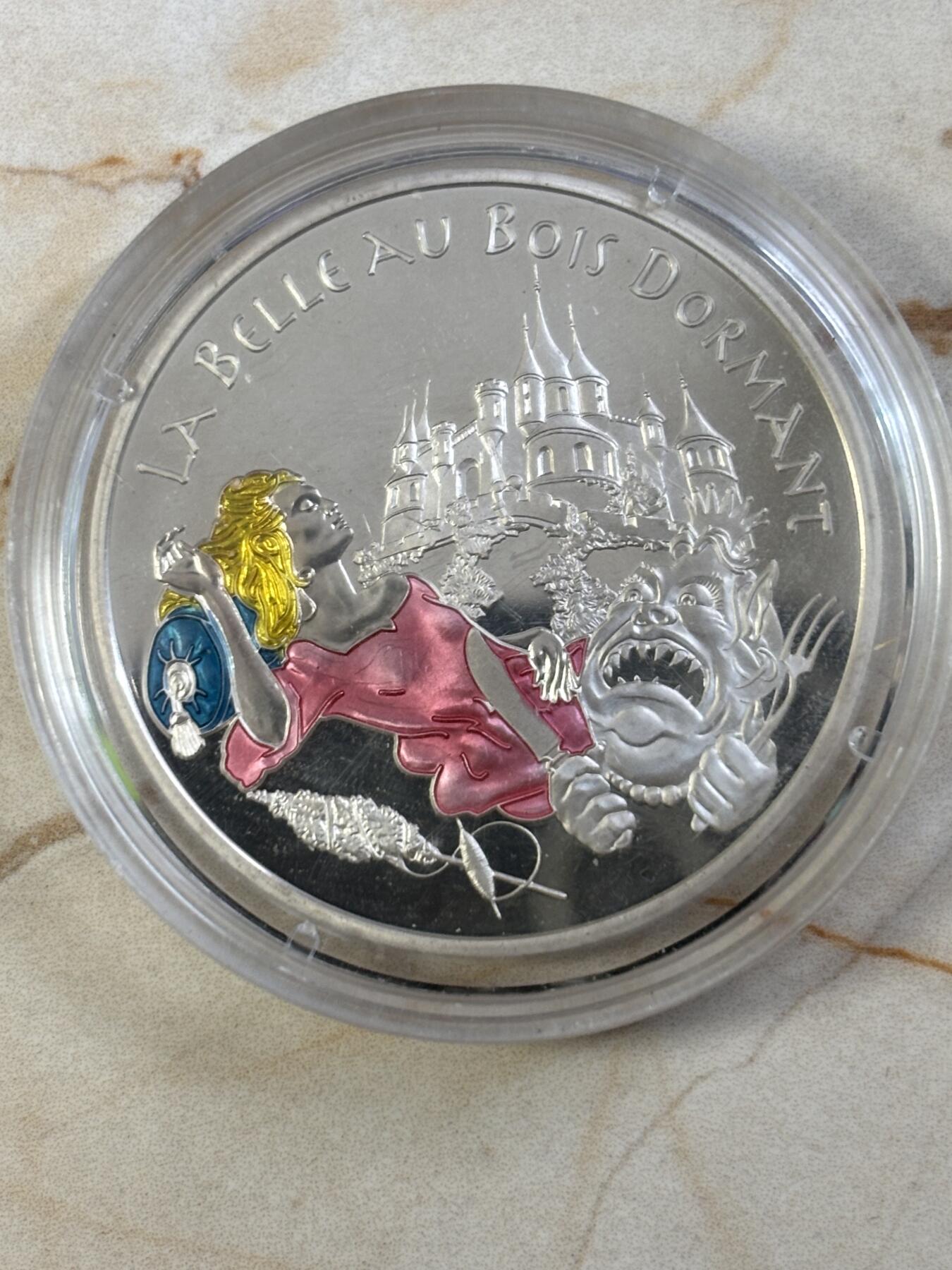 第184期拍卖 法国2003年童话系列匹诺曹彩色纪念银币2，900银，22.2克银价277