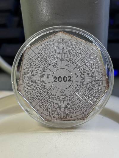 第184期拍卖 - 赞比亚2001年千禧年系列日历七边形磨砂纪念银币，999银，23克