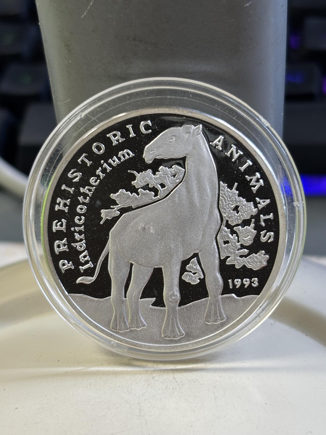 第184期拍卖 柬埔寨1993年拯救地球系列巨犀精制纪念银币，999银，16克