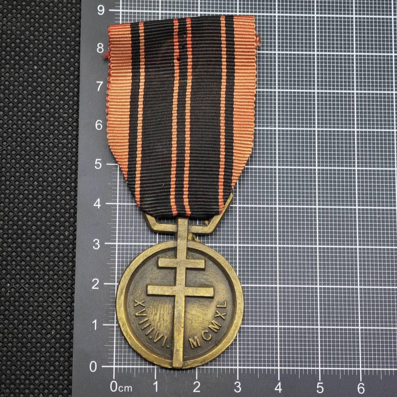 【淘币小摊】限时拍第八百二十三拍  纪念章场  满百包邮可预留两周  周一统一发货   英国1940年祖国永不遗忘奖章