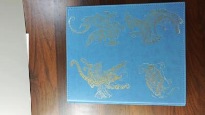 白泽拍卖卡牌手绘专场第29期（忽有故人心上过，回首山河已是秋） 2024 李云中山海经 粗闪&普卡全套 粗闪主套卡171张 解锁24张 双面卡1张 3D卡2张 四大天王4张 五猴5张；普卡主套卡180张 普卡解锁11张 彩闪3张 卡头卡尾2张 保护卡2张 共405张 带山海经卡册