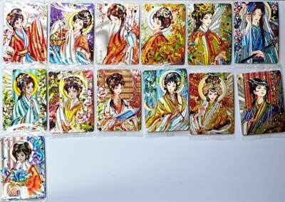 白泽拍卖卡牌手绘专场第29期（忽有故人心上过，回首山河已是秋） - 2025 可可瑞听 花镜十三金钗1套13张 全新未拆  粗闪