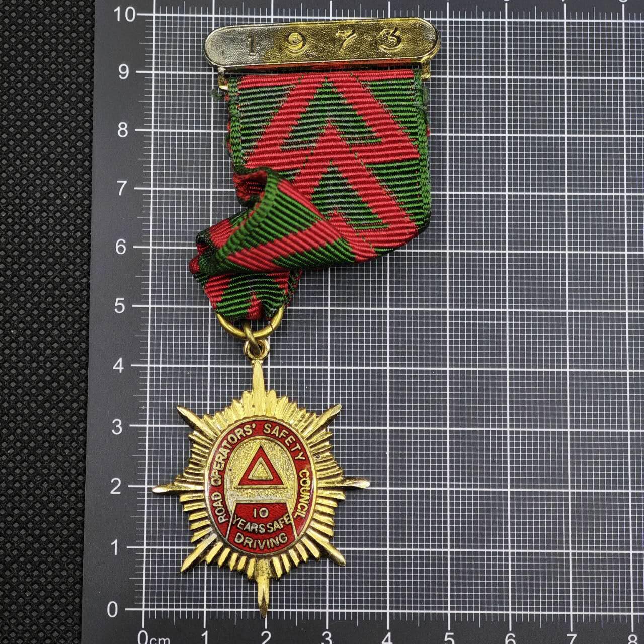 【淘币小摊】限时拍第八百二十三拍  纪念章场  满百包邮可预留两周  周一统一发货   英国1973年安全驾驶竞赛奖章