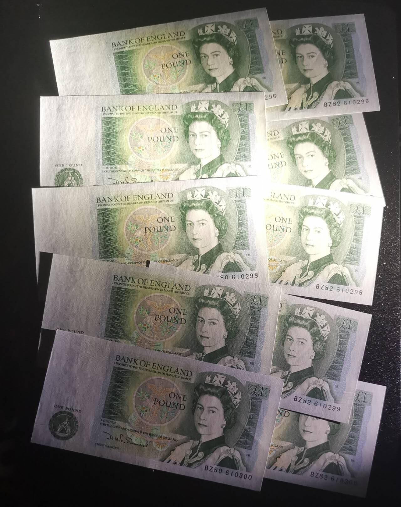 《艾美收藏》第223期-12.7周日外币畅拍 (10张)英国D序列1981-84年1镑UNC 零星几张轻微压痕 2组全同号 Somerset签名 P-377b