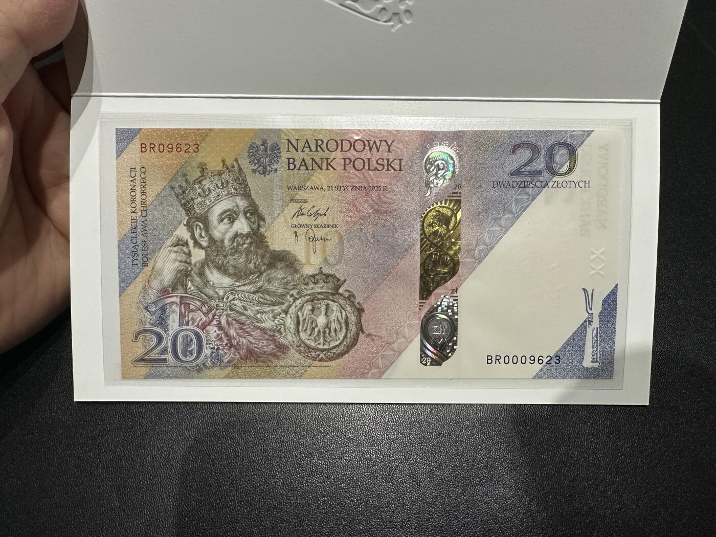 《外钞收藏家》第五百九十一期（畅拍场）（本平台长期征集拍品、欢迎藏友们联系合作） 2025年波兰20纪念钞 9623千位号 带原装册子