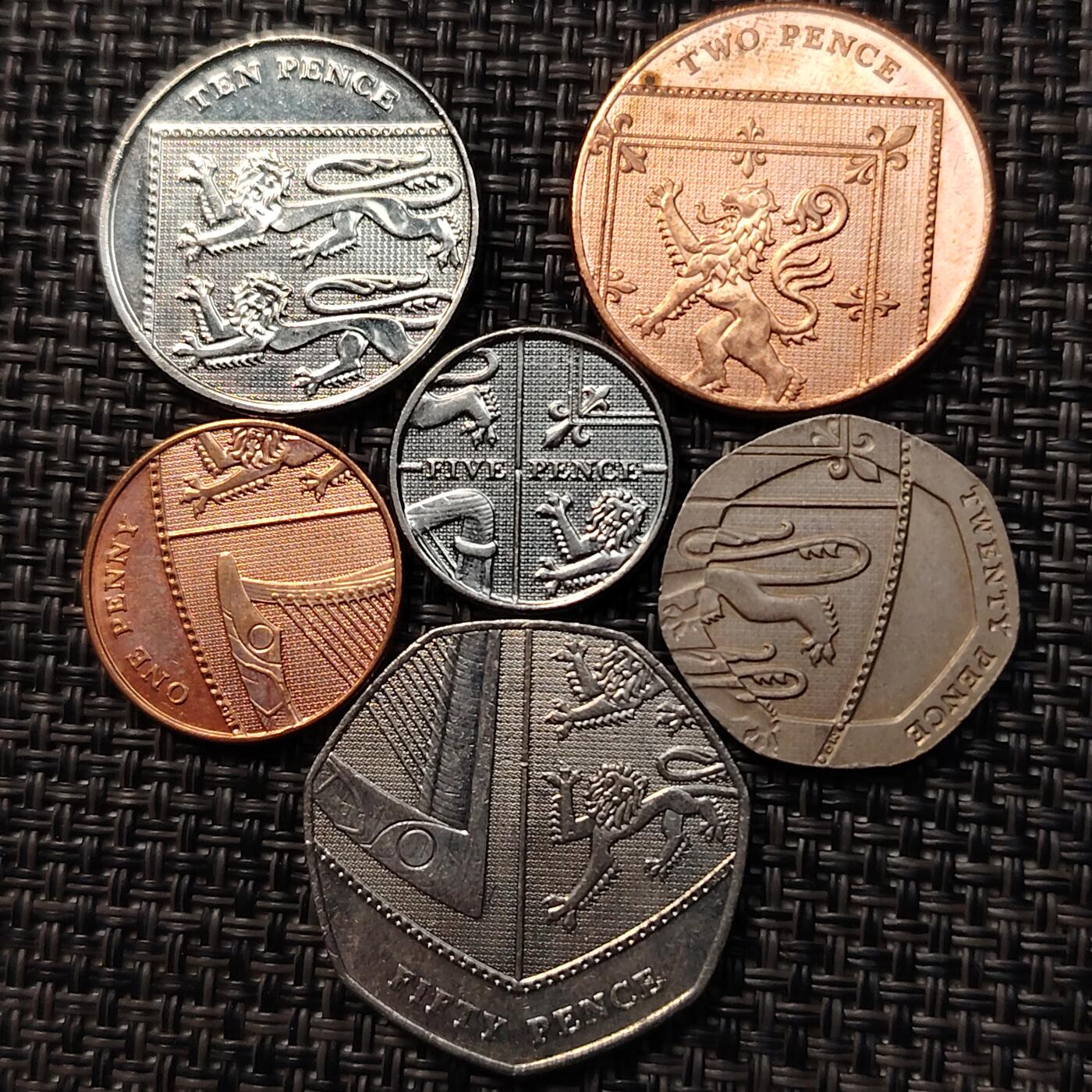 布加迪🐬～世界钱币(上海)🌾第 263 期 /  各国套币和散币 英国🇬🇧 6枚盾徽图案套币