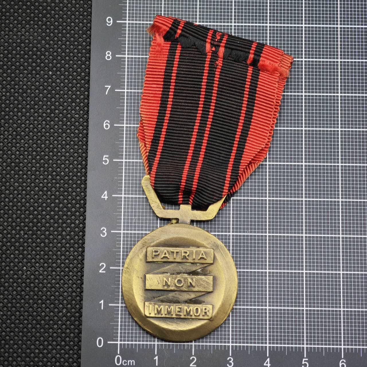 【淘币小摊】限时拍第八百二十三拍  纪念章场  满百包邮可预留两周  周一统一发货   英国1940年祖国永不遗忘奖章