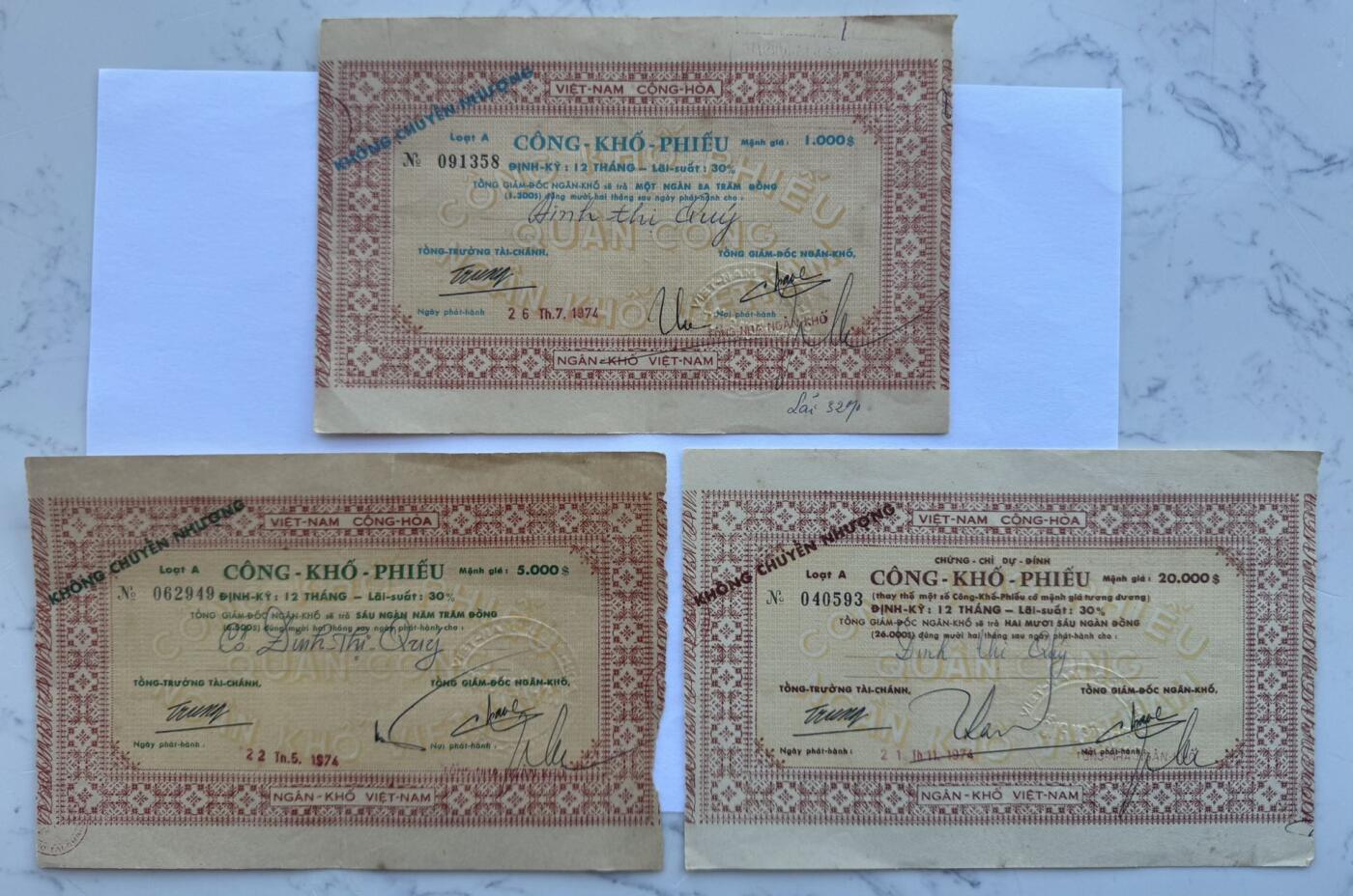 2025第25场（总第225期）：精品测试钞、塑料钞、纪念券、外钞综合场 越南1974年1000、5000、20000盾国家建设债券一组三枚（无折有黄斑、品如图）