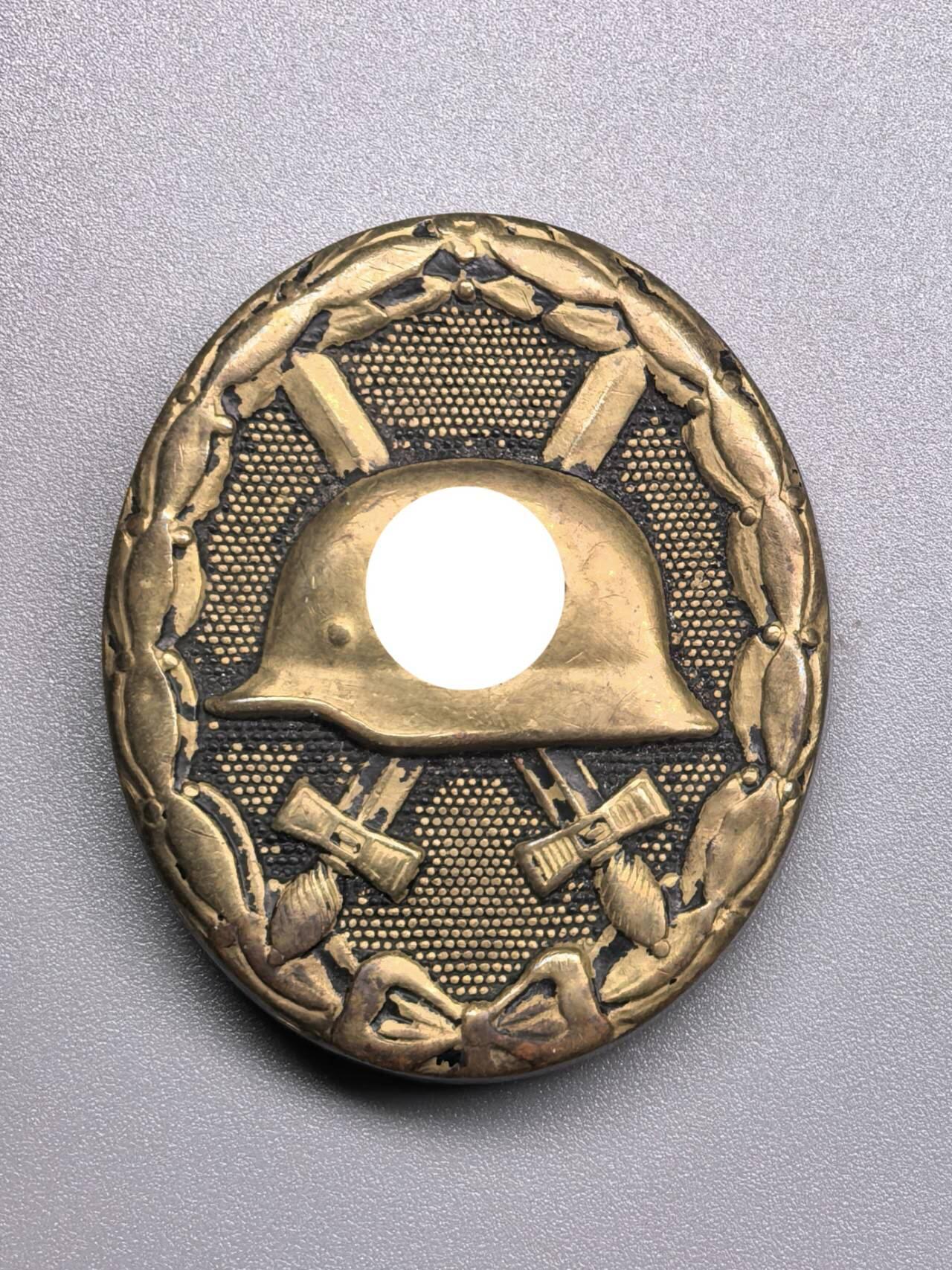 小驴勋章奖章收藏12月06日周六晚六点拍卖（珍爱和平，收藏战争，铭记历史，勿忘国耻，忠党爱国。有偿代拍，送拍规则在简介最后，参拍须阅读规则后再参拍，关系到运费包装发货时效真假辨别等关键信息，拍卖时不再发原图，看大图店主微信码在拍卖店铺介绍里） WW2黑色战伤奖章，纯铜黑漆